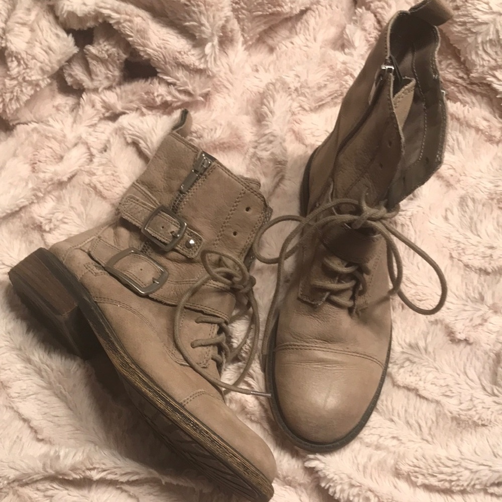 Lucky Brand women’s size 7.5 griege boot